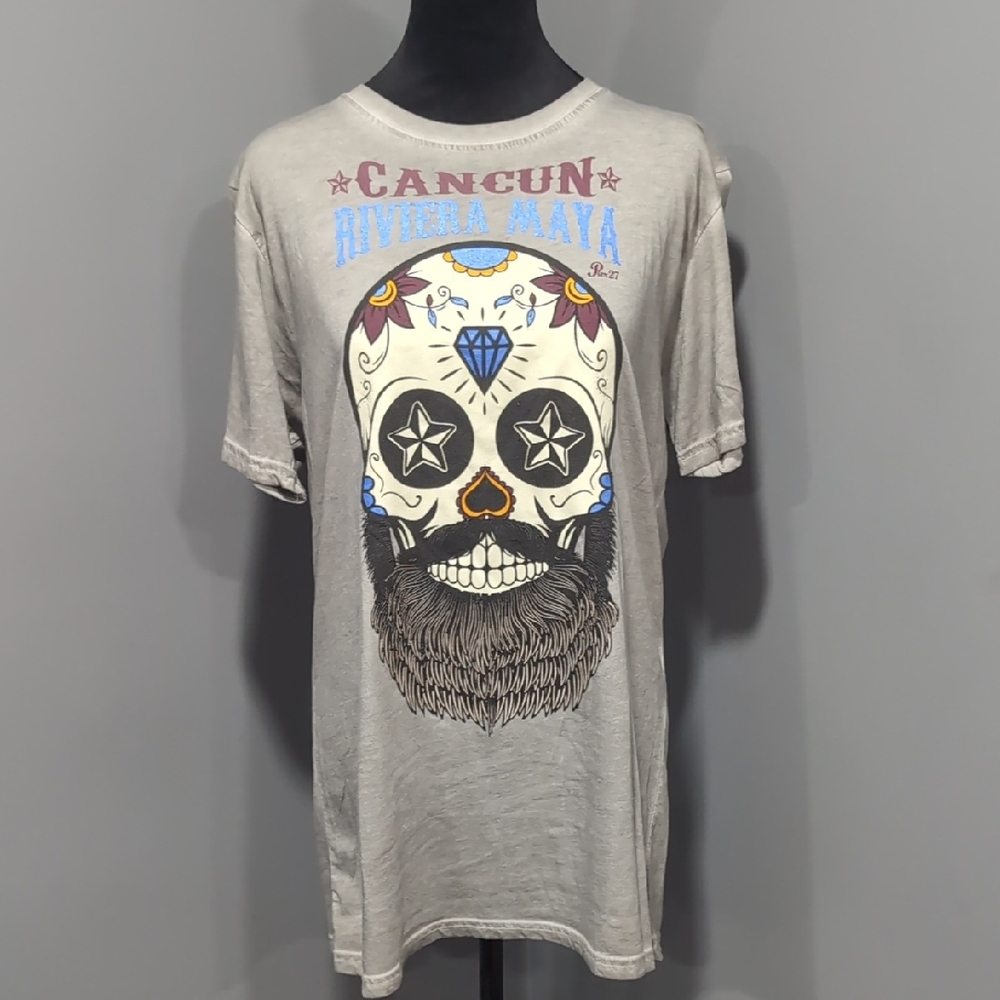 Gray Graphic T-Shirt with Skull Design